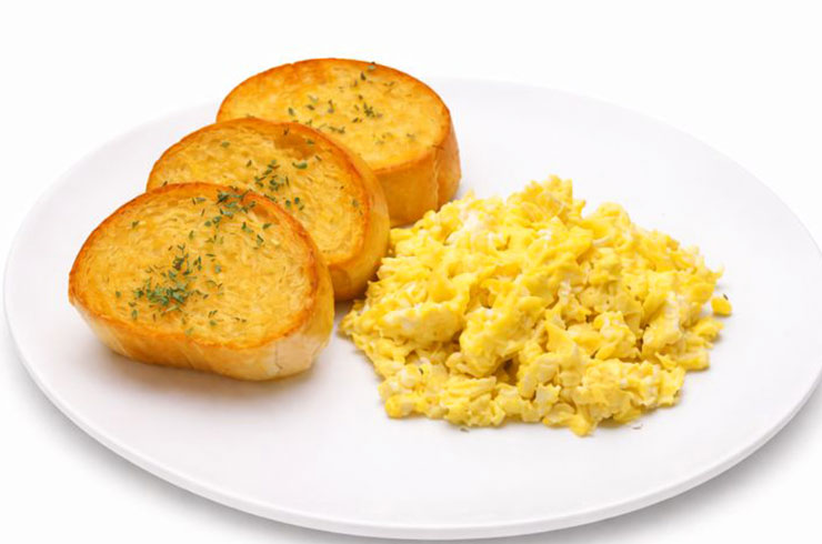 Revoltillo Con Tostadas