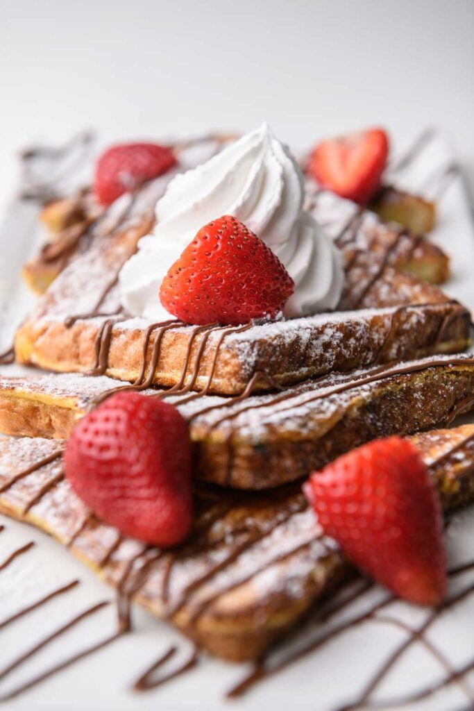 tostada francesa con fresa de Fl Bakery